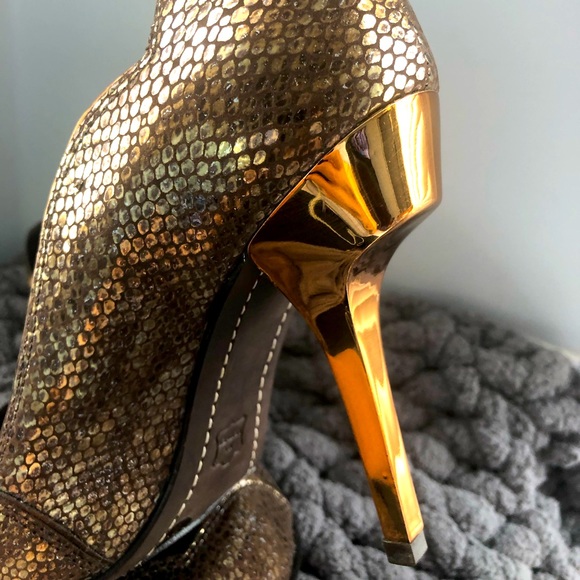 BCBG Snakeskin Stilettos - Picture 3 of 4